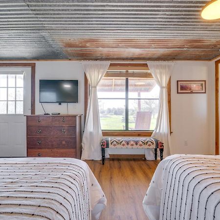 Delightful Carmine Studio On Farm Near Round Top! מראה חיצוני תמונה
