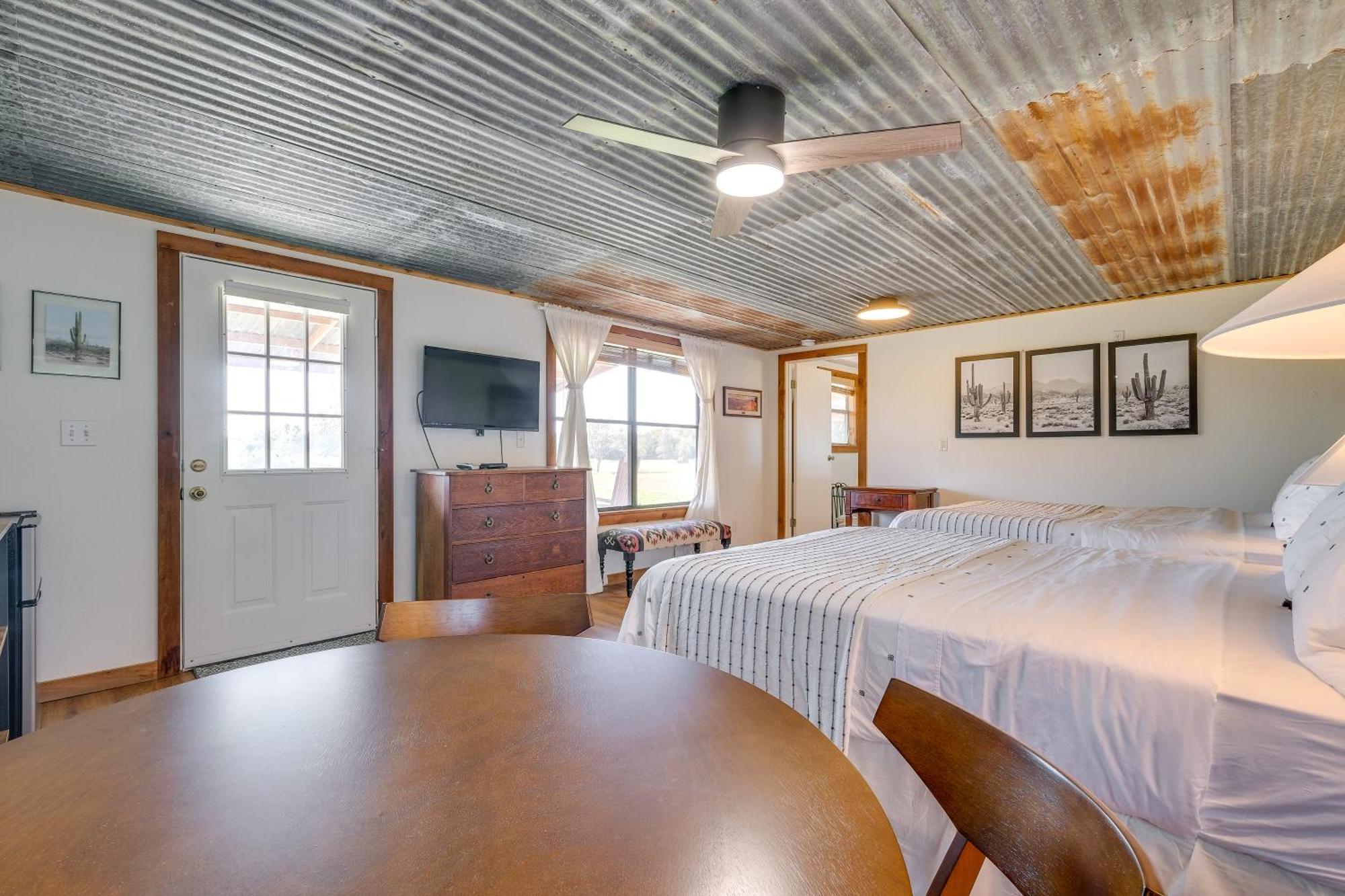 Delightful Carmine Studio On Farm Near Round Top! מראה חיצוני תמונה