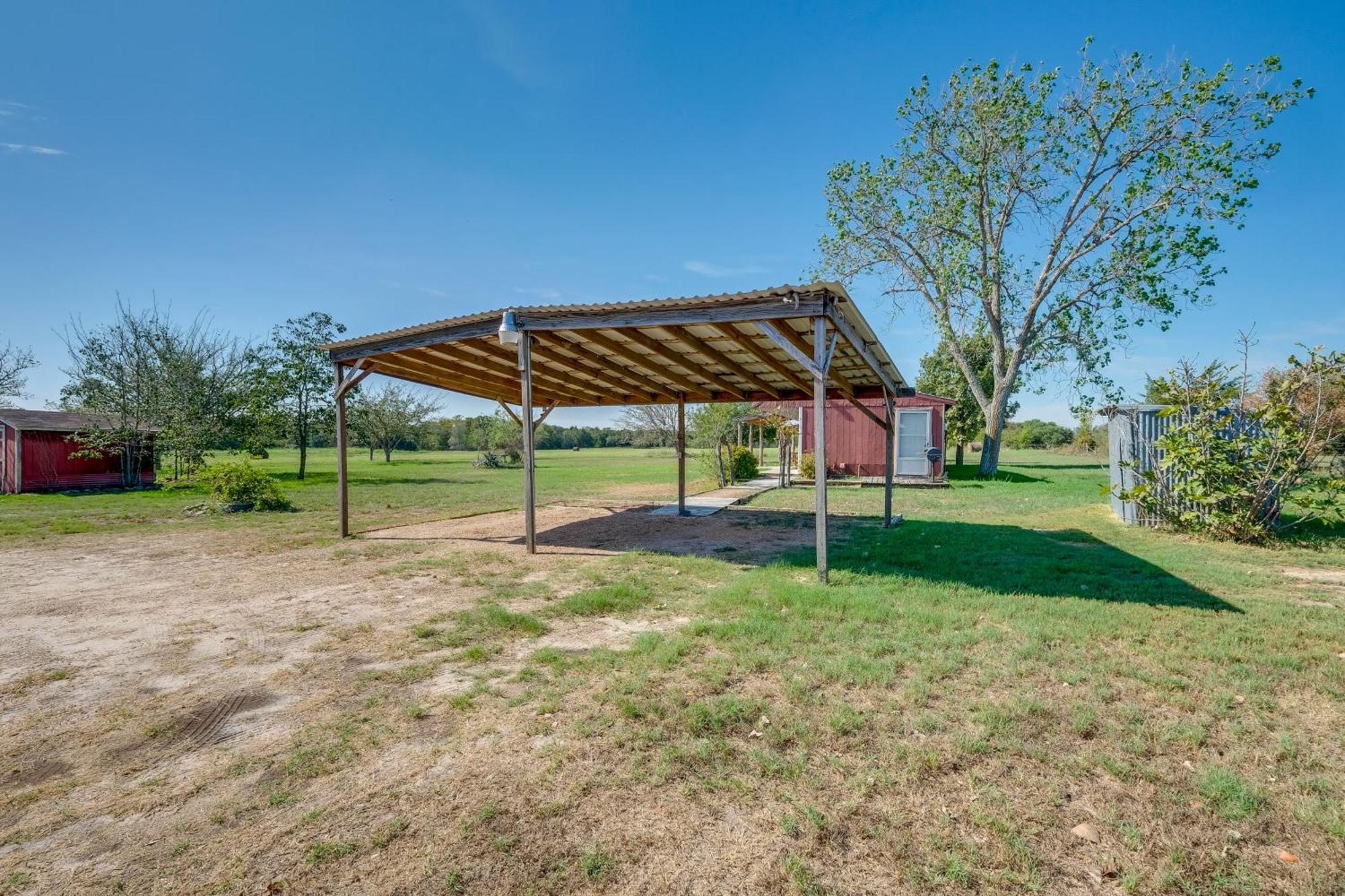 Delightful Carmine Studio On Farm Near Round Top! מראה חיצוני תמונה