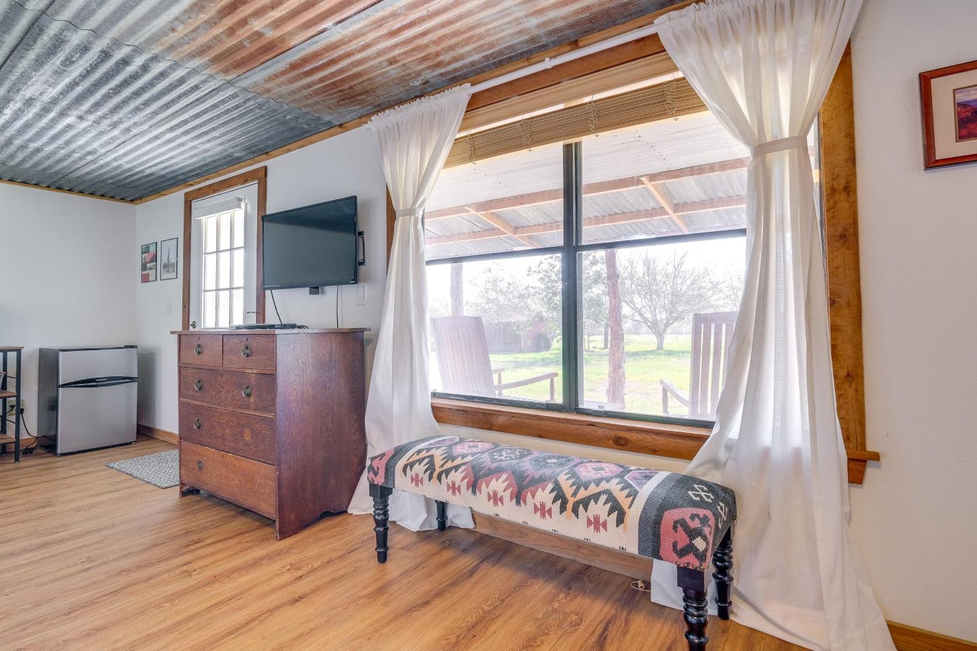 Delightful Carmine Studio On Farm Near Round Top! מראה חיצוני תמונה