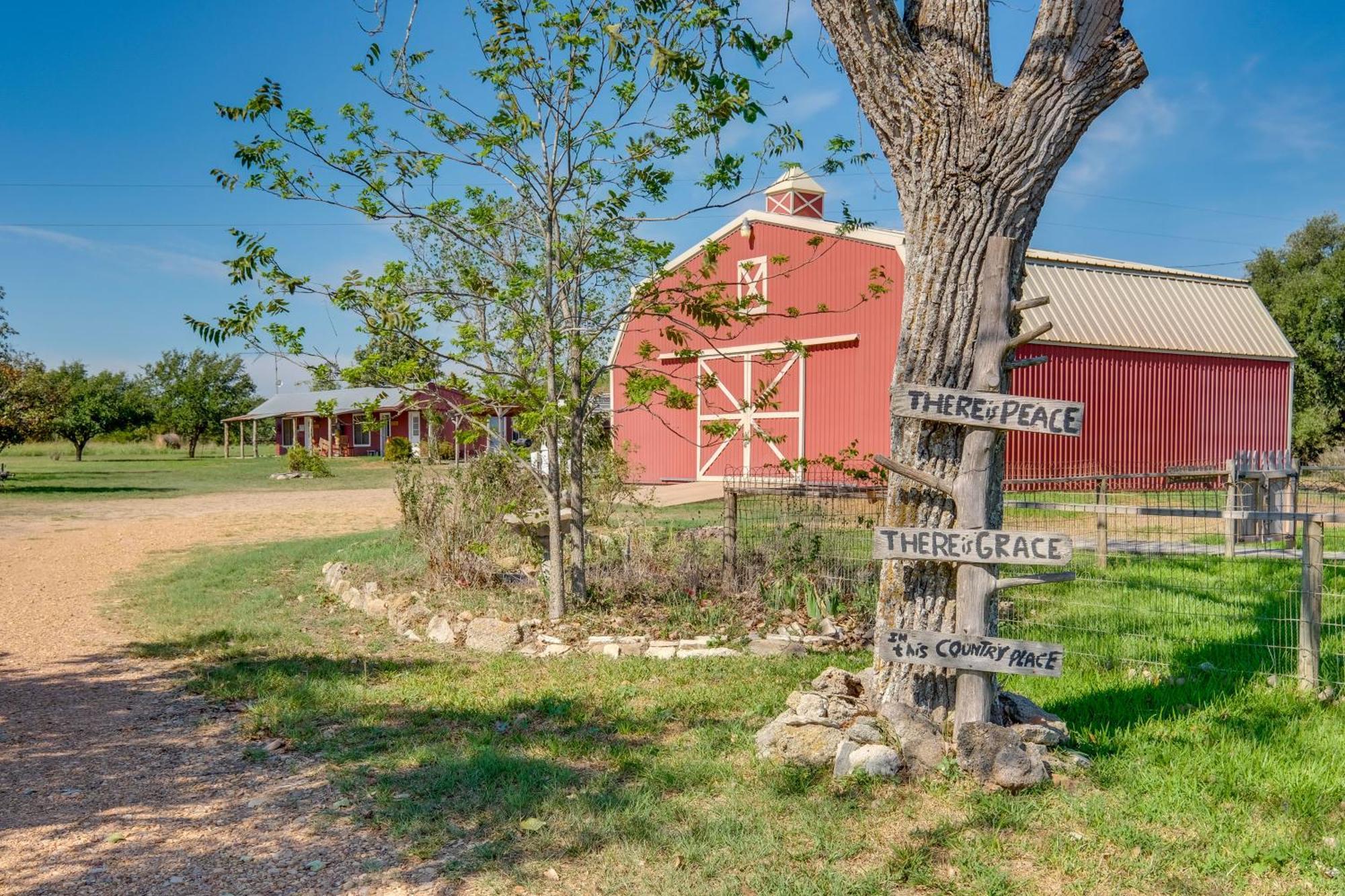 Delightful Carmine Studio On Farm Near Round Top! מראה חיצוני תמונה
